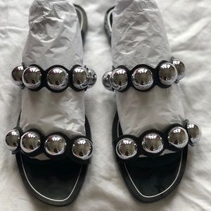 Zara Slides